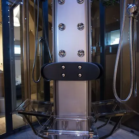 Qsix Luxury Apartment